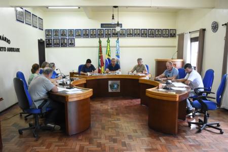 Câmara realiza sessão extraordinária nesta quarta-feira (28)